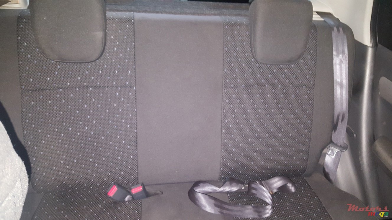 2007' Suzuki Swift Yes photo #7