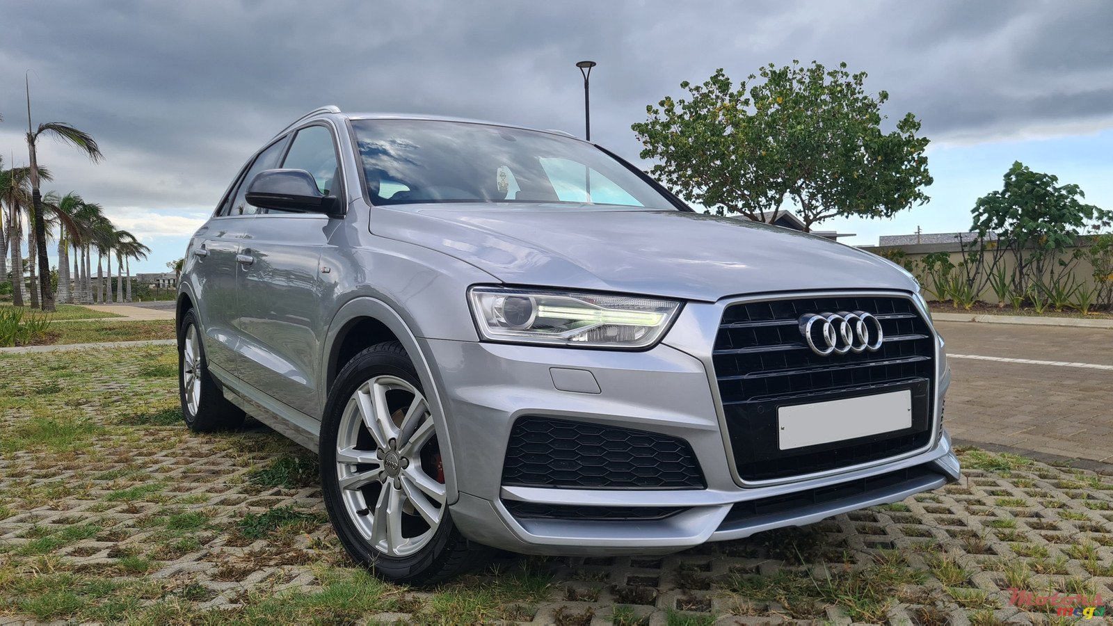 2019' Audi Q3 S-Line photo #1