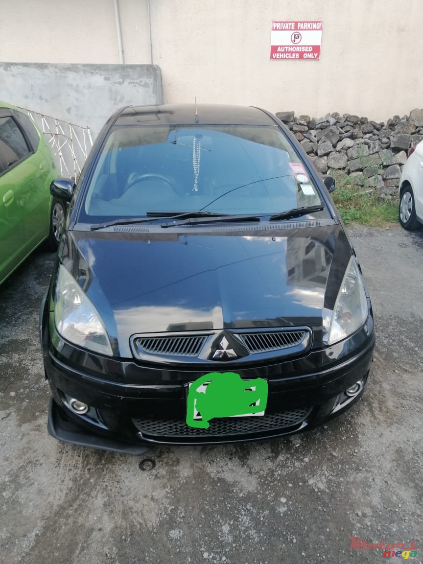 2004' Mitsubishi Colt photo #1