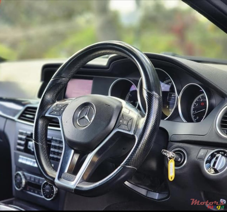 2011' Mercedes-Benz C 180 photo #1