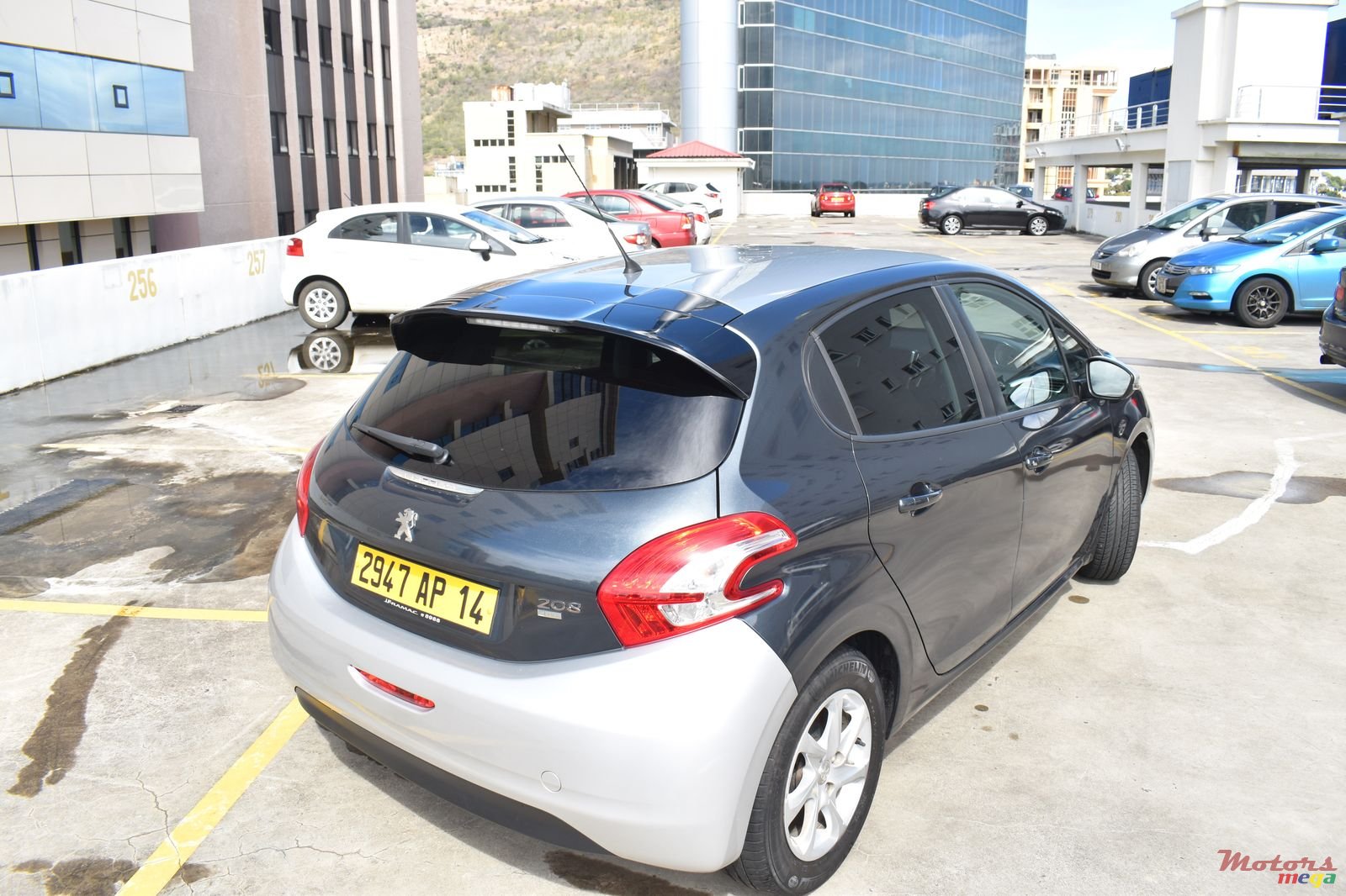 2014' Peugeot 208 HDI 1.4 automatique photo #4