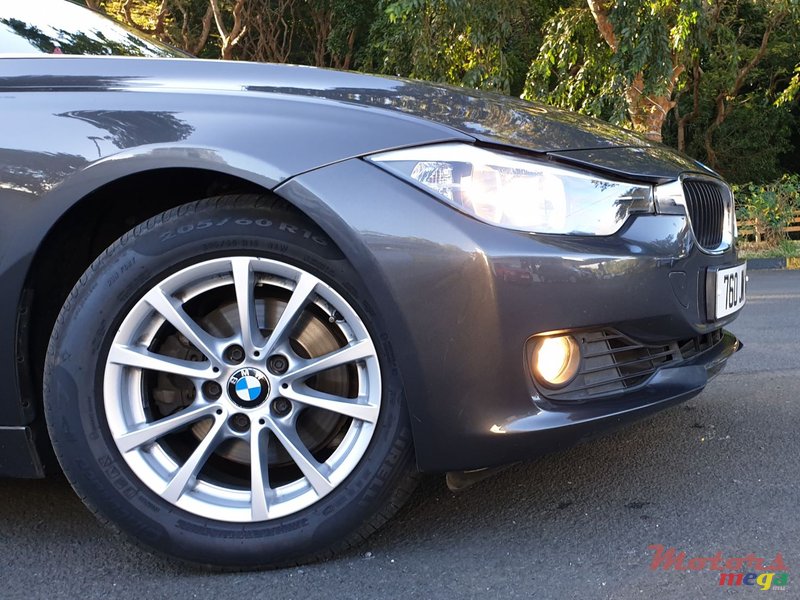 2014' BMW 3 Series Sedan photo #2