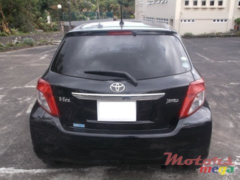 2012' Toyota Vitz photo #2