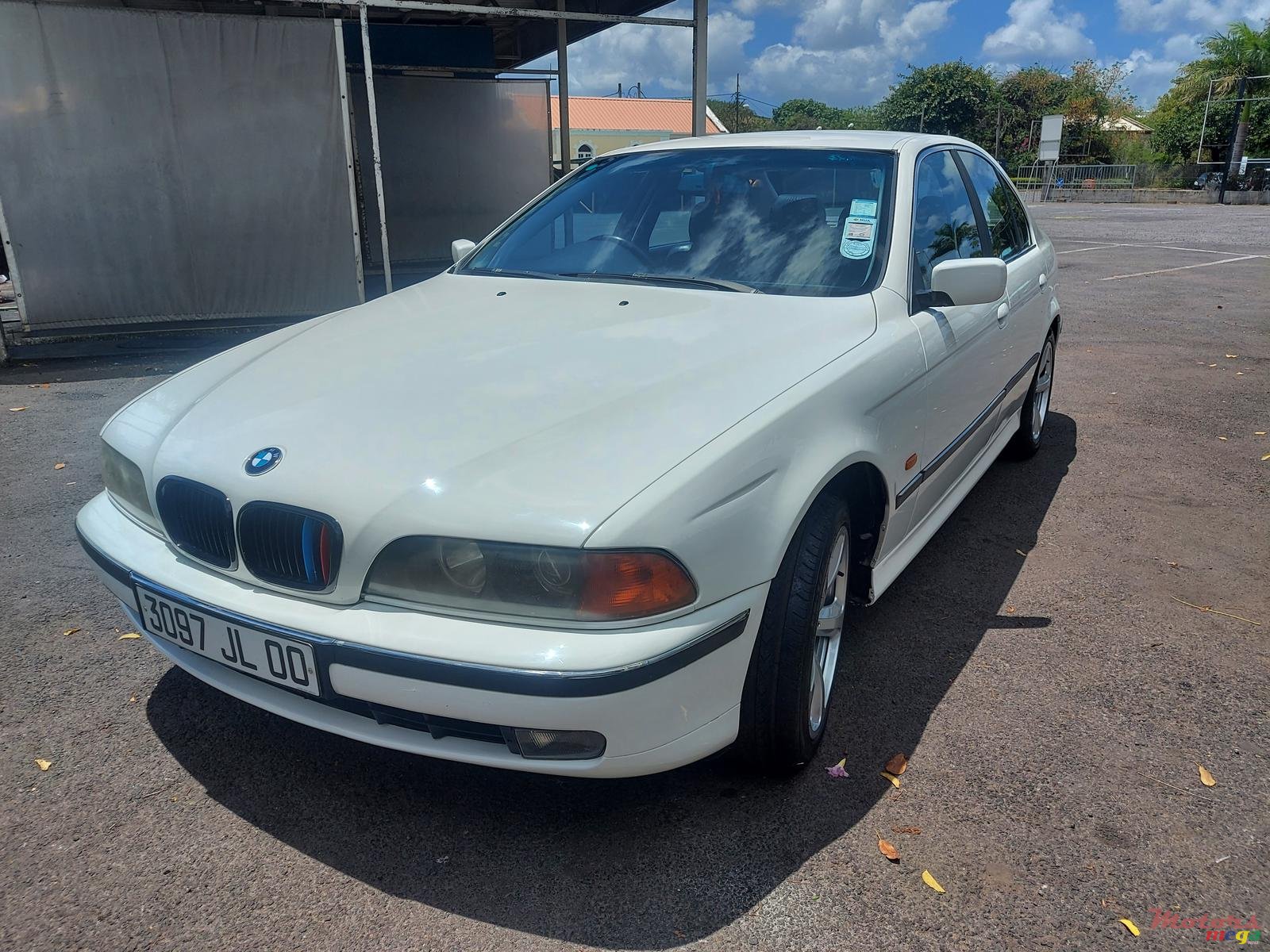 2000' BMW 523 photo #1