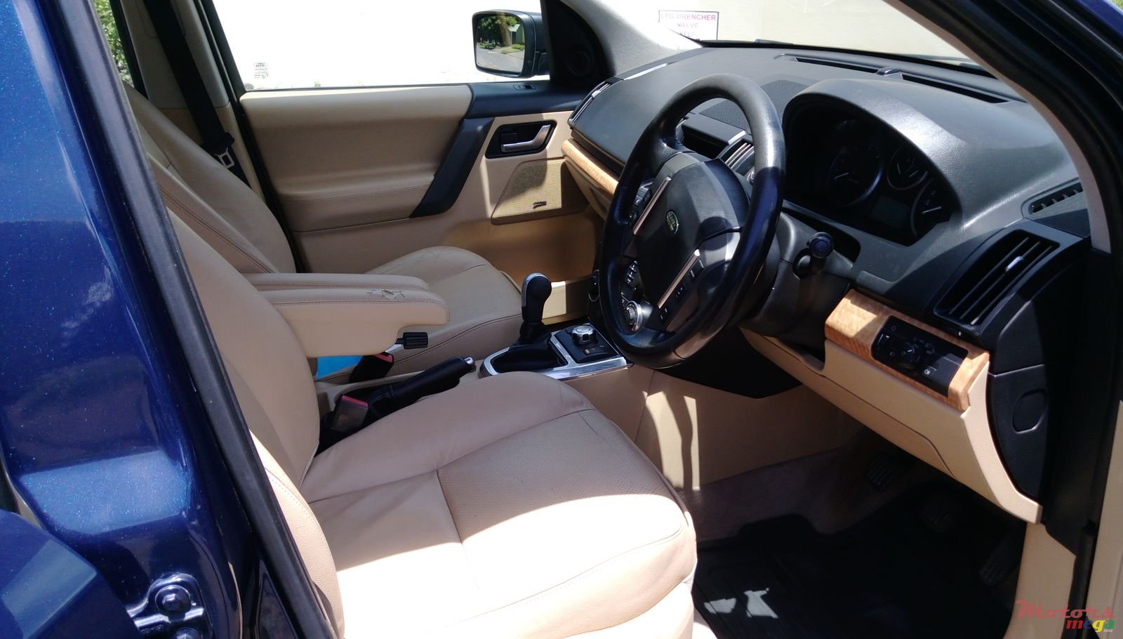 2007' Land Rover LR2 Freelander 2 photo #2