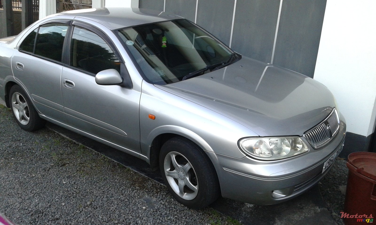 2004' Nissan Sunny photo #1