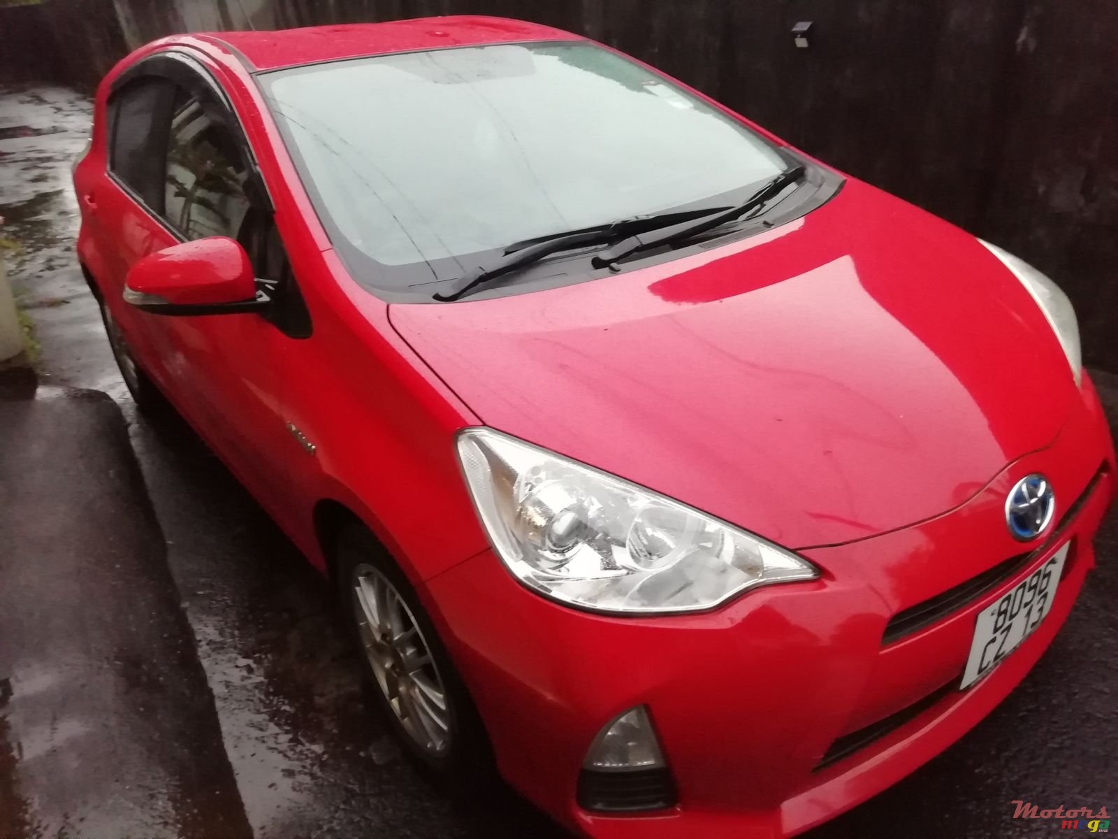 2013' Toyota Aqua photo #3