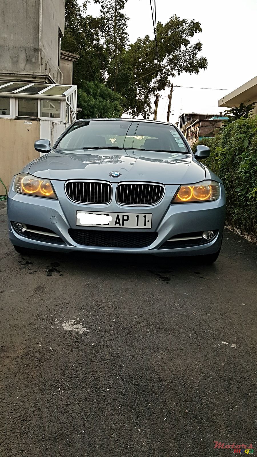 2011' BMW 320i EDITION photo #3