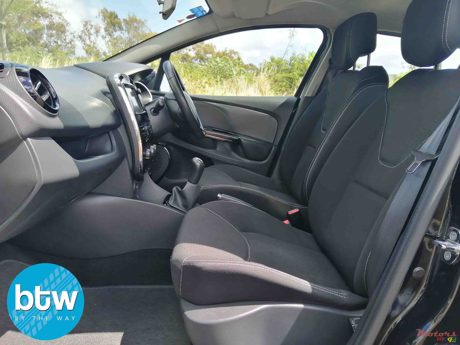 2014' Renault Clio photo #5