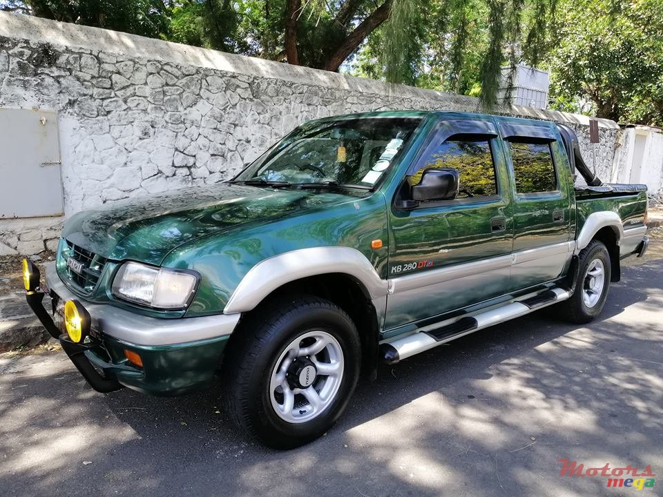 2001' Isuzu photo #1