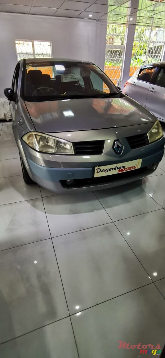 2004' Renault Megane photo #1