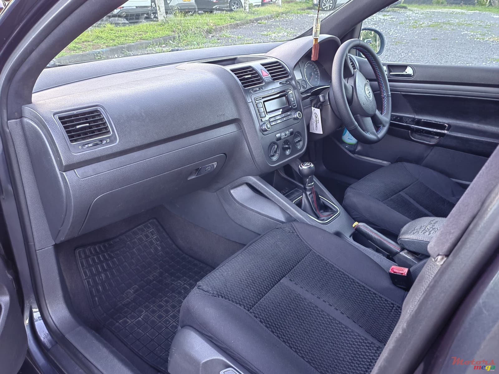 2005' Volkswagen Golf GTI photo #6