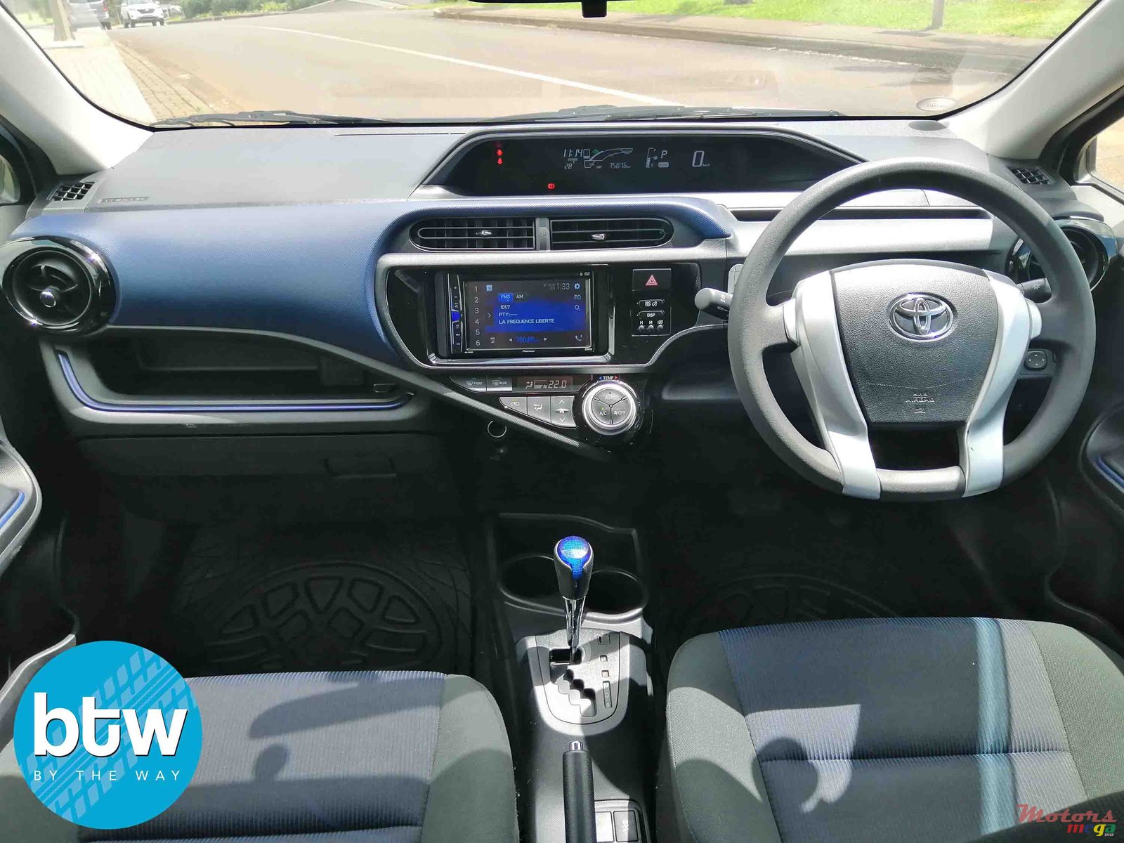 2015' Toyota Aqua photo #6