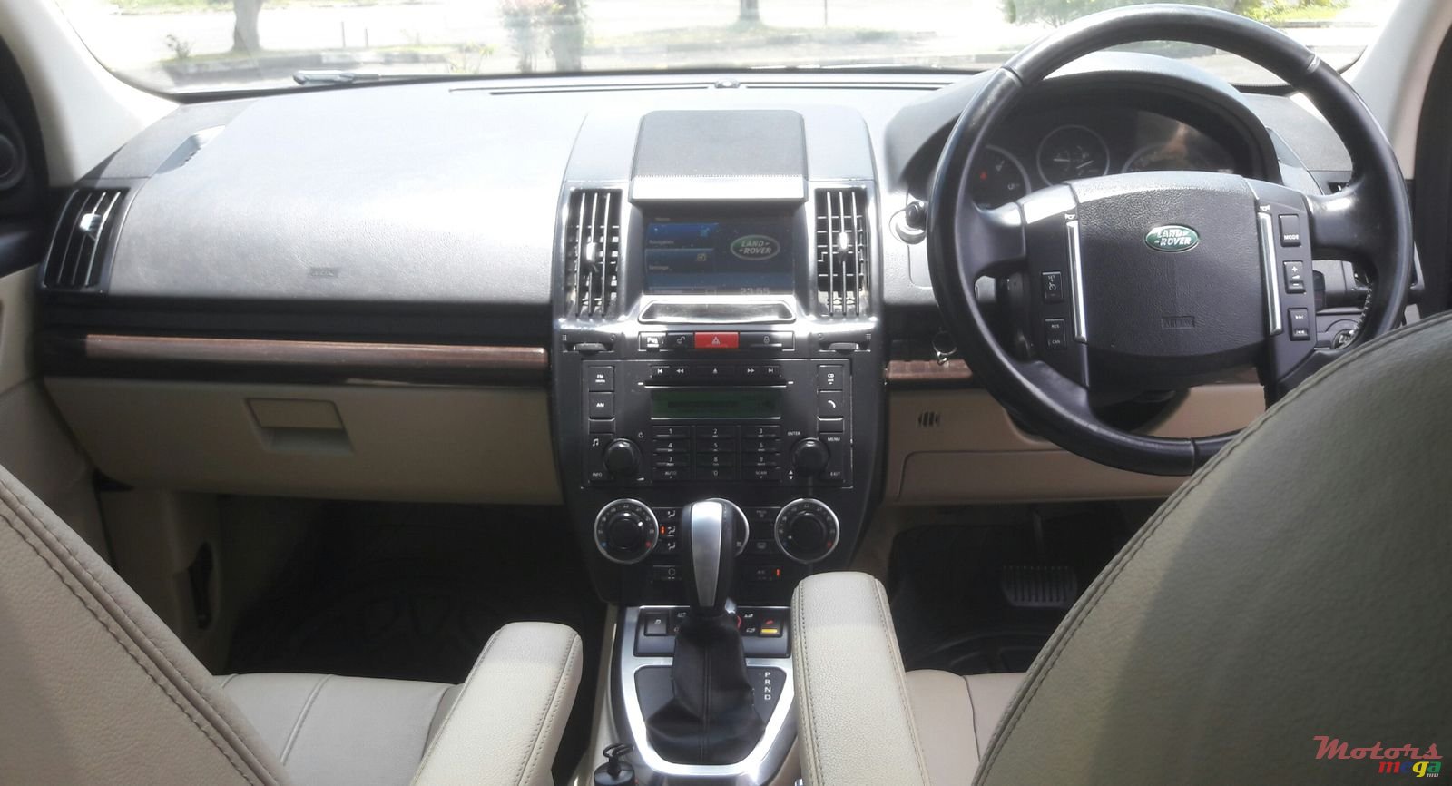 2012' Land Rover Freelander photo #3