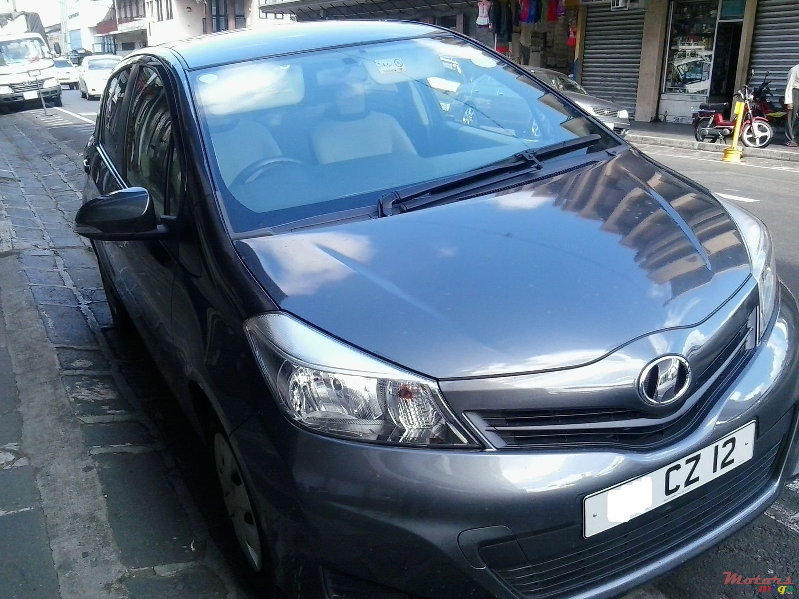 2012' Toyota Vitz photo #2