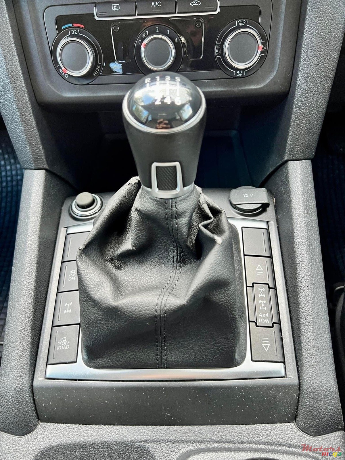 2018' Volkswagen Amarok photo #6