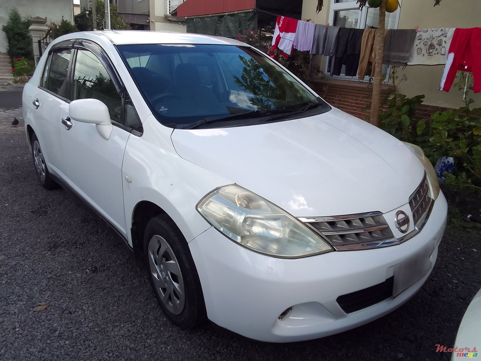 2010' Nissan Tiida photo #1