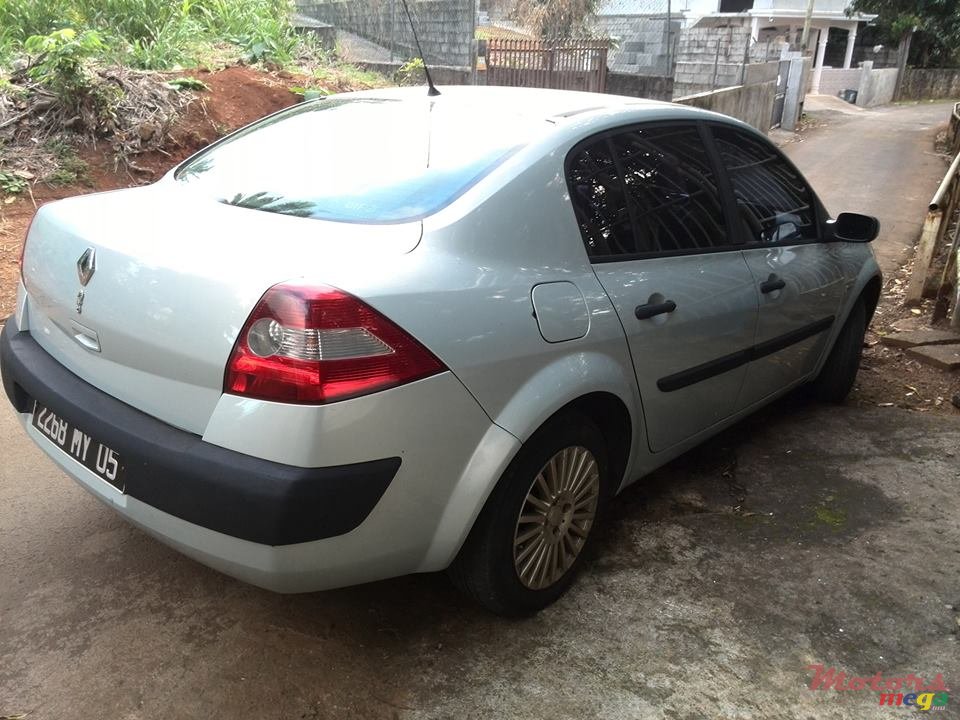 2005' Renault Megane photo #2