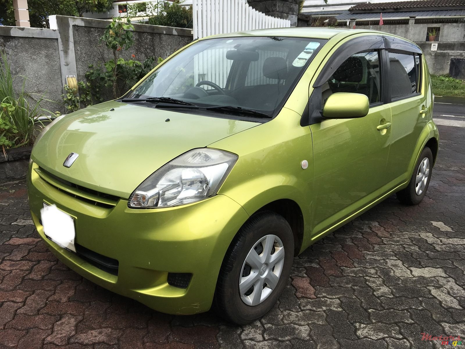 2010' Toyota photo #2