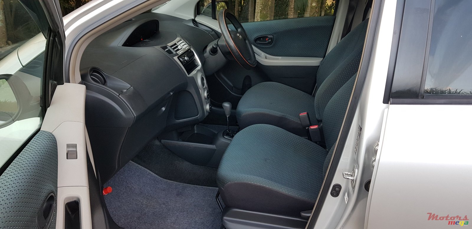 2007' Toyota Vitz photo #6