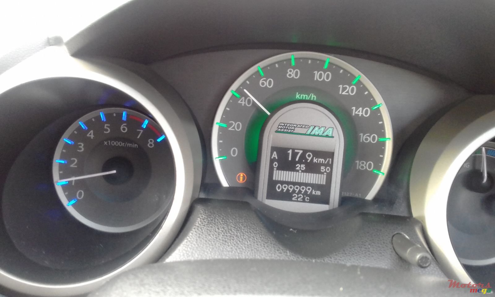 2011' Honda Fit Hybrid photo #2