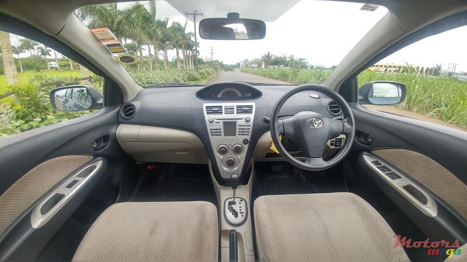 2007' Toyota Belta photo #4