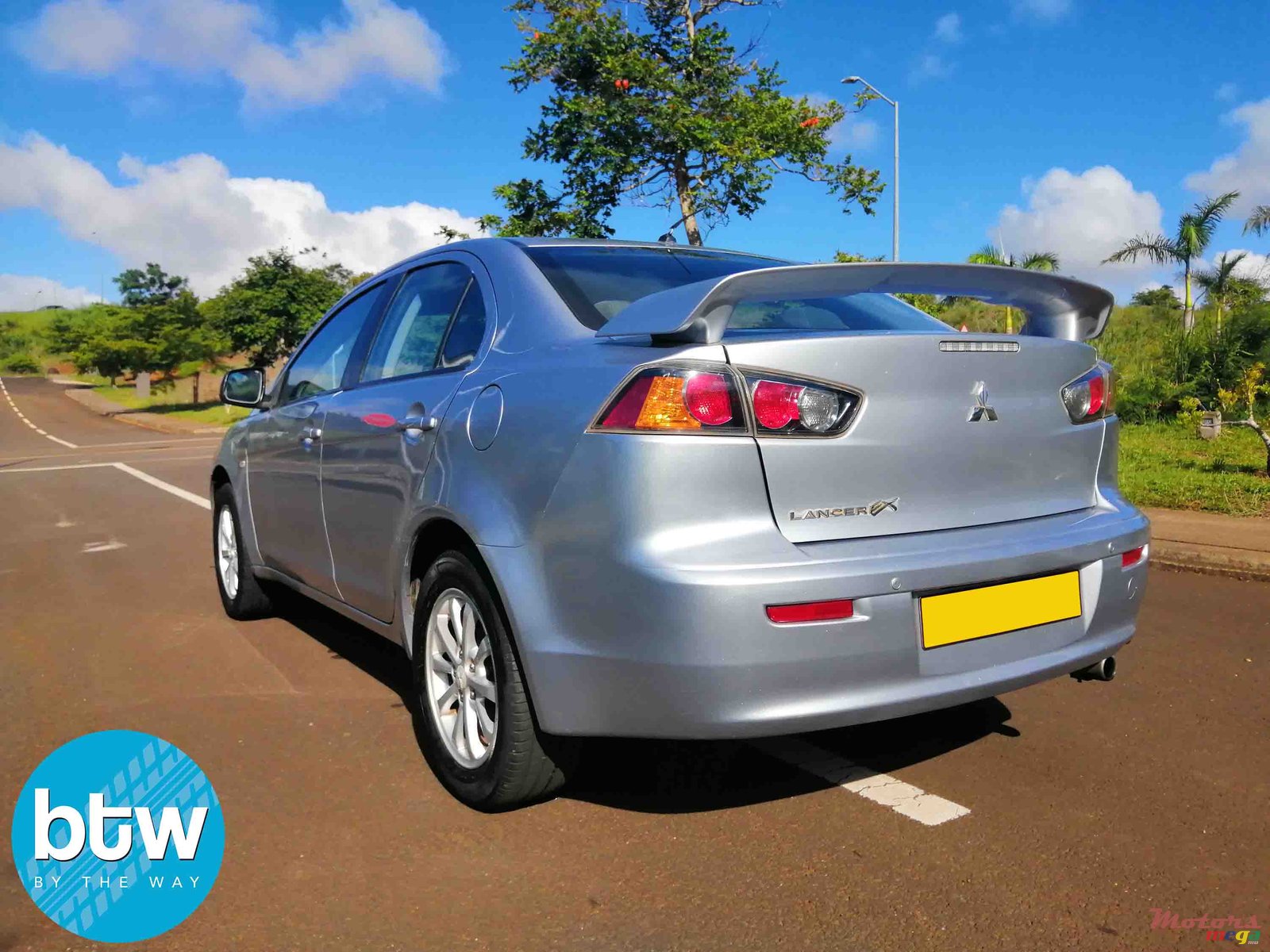 2011' Mitsubishi Lancer photo #3