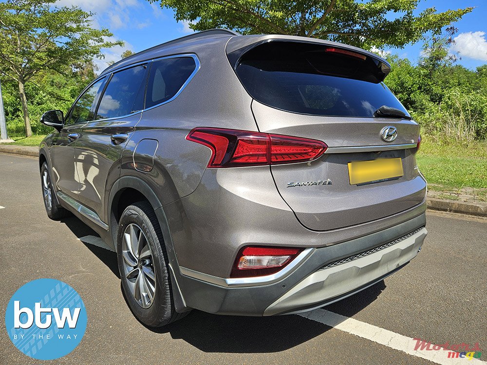 2018' Hyundai Santa Fe photo #3