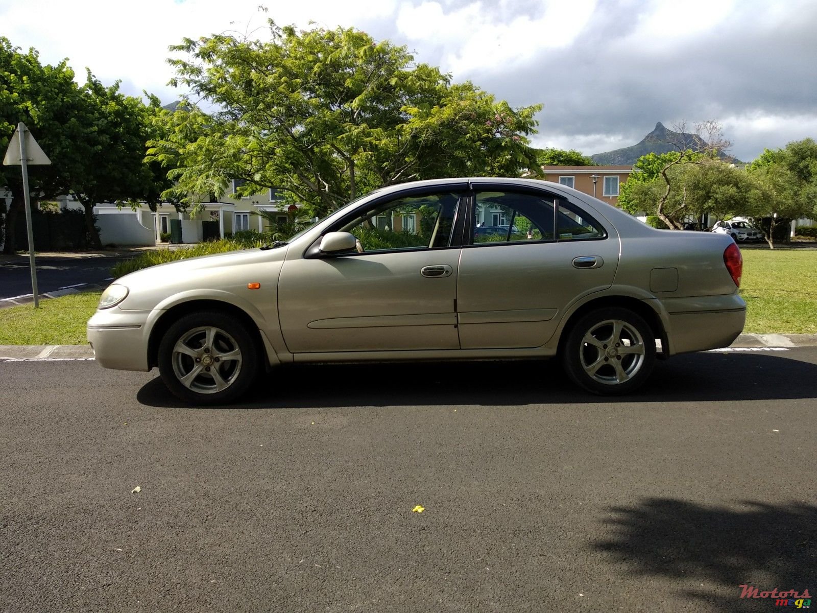 2004' Nissan Sunny photo #6