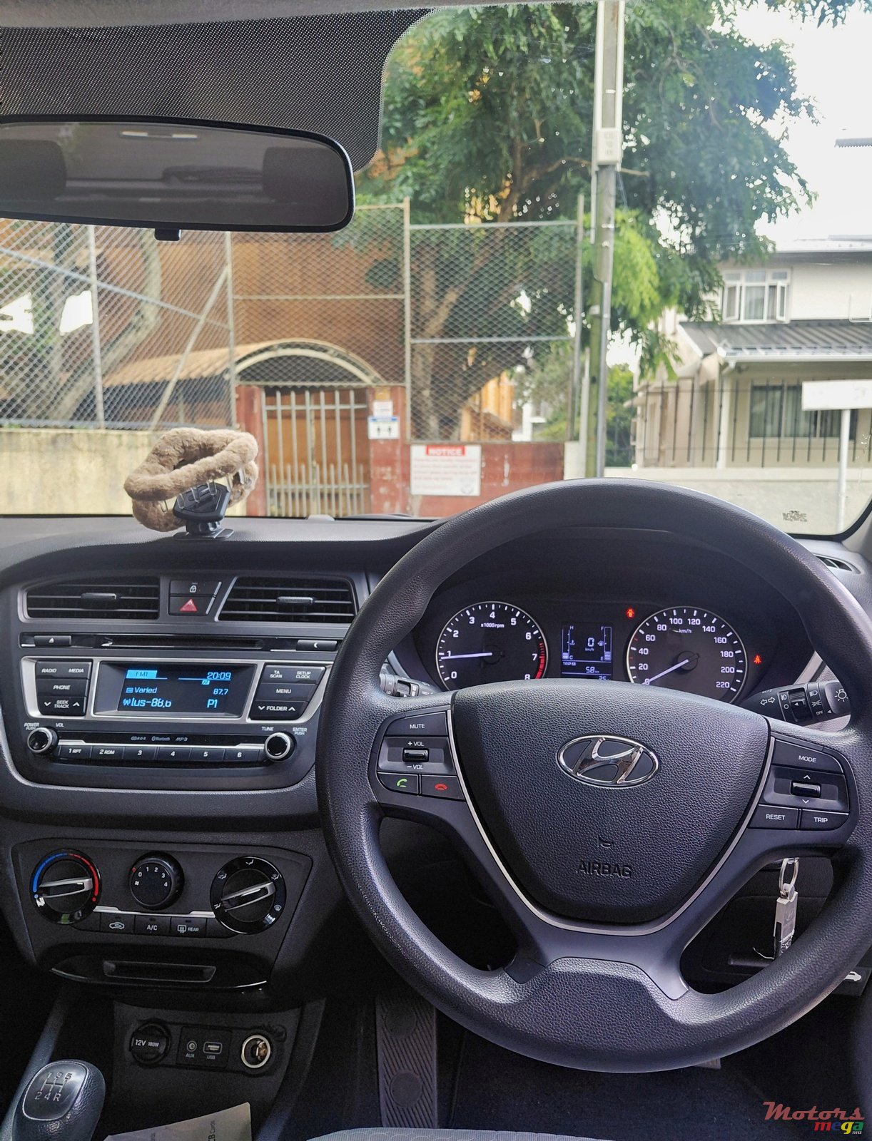 2017' Hyundai i20 photo #3