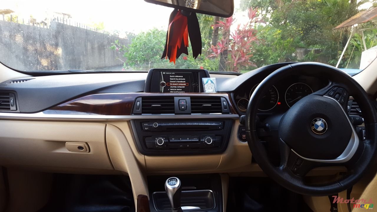 2012' BMW 3 Series photo #4