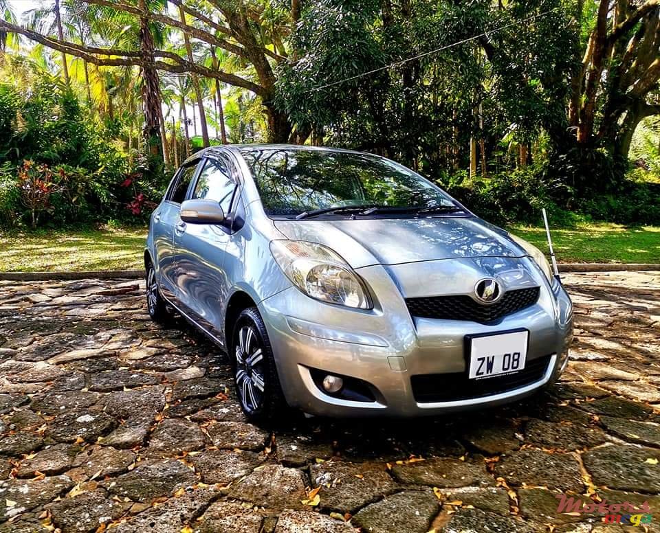 2008' Toyota Vitz photo #2