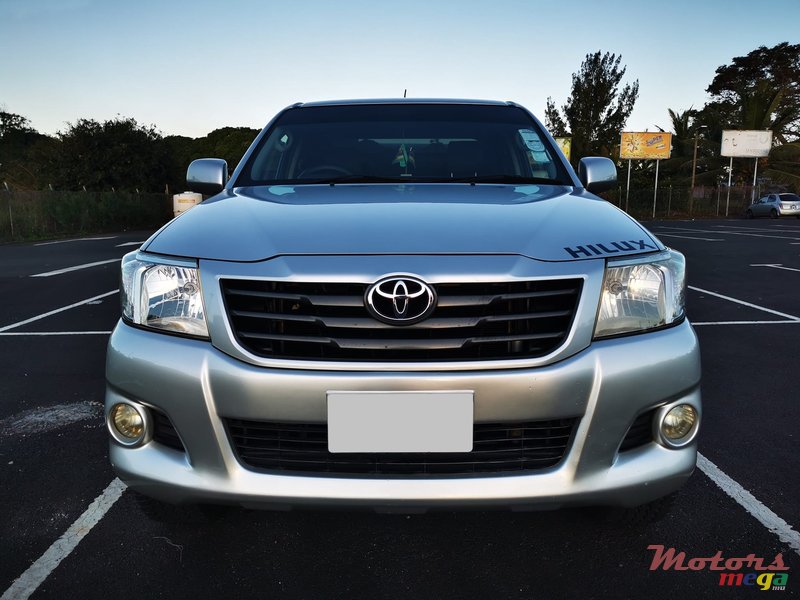 2012' Toyota Hilux 2.5T 2x4 photo #1