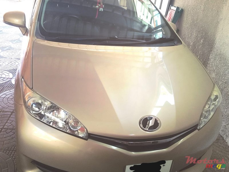 2013' Toyota Wish photo #2