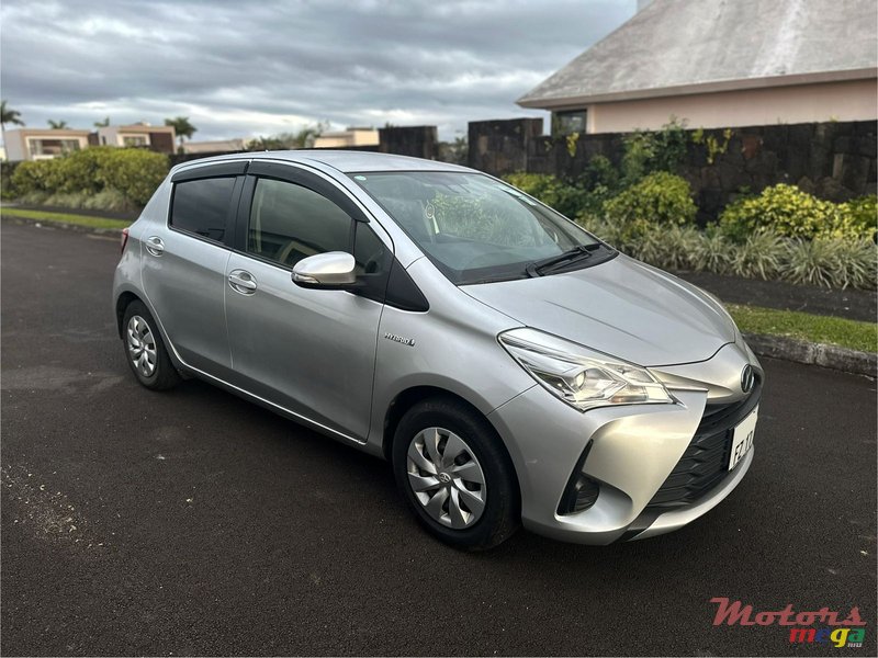 2017' Toyota Vitz Hybrid photo #3