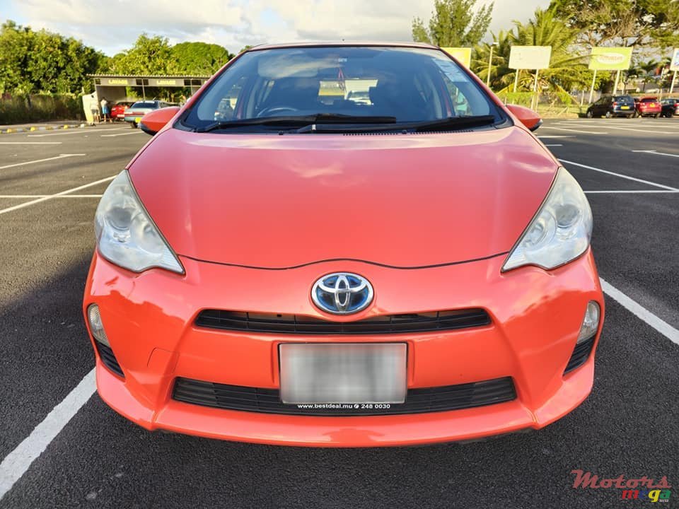 2013' Toyota Aqua Hybrid photo #1