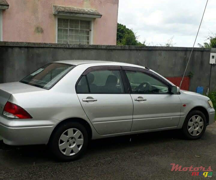 2002' Mitsubishi Lancer GLX photo #2