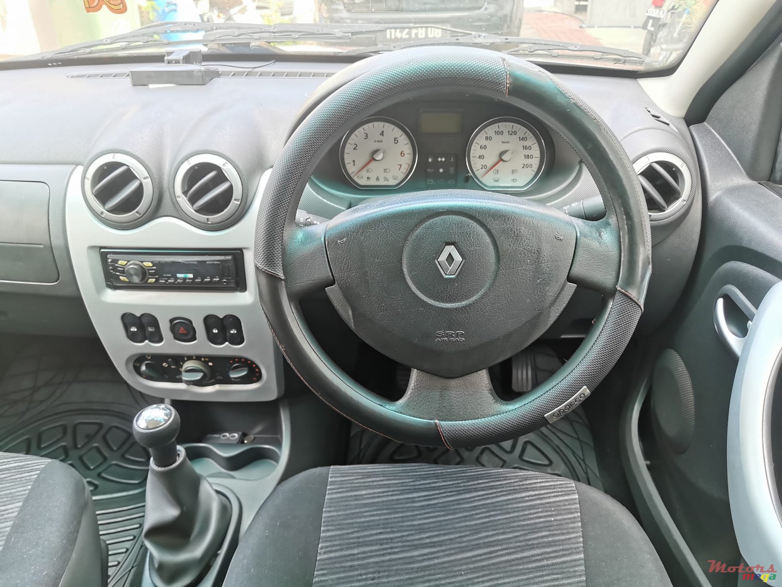 2009' Renault Sandero photo #6