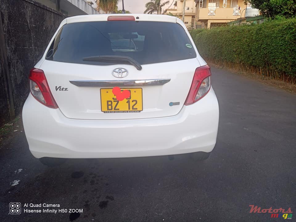 2012' Toyota Vitz 1300cc photo #4