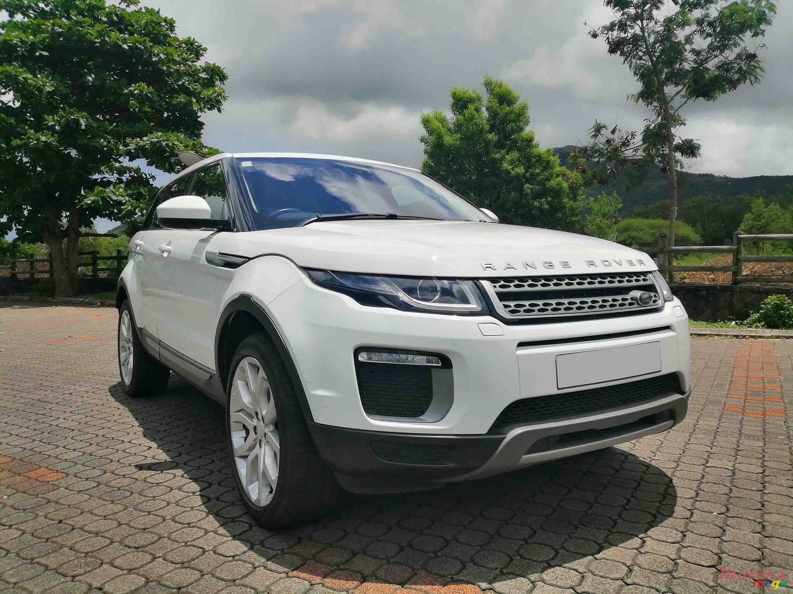 2016' Land Rover Range Rover Evoque Dynamic Si4 photo #1