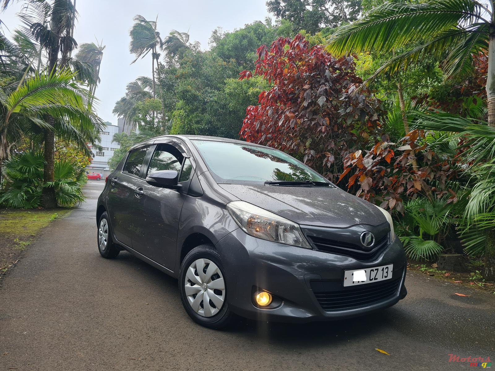 2013' Toyota Vitz 1.3 automatic photo #1