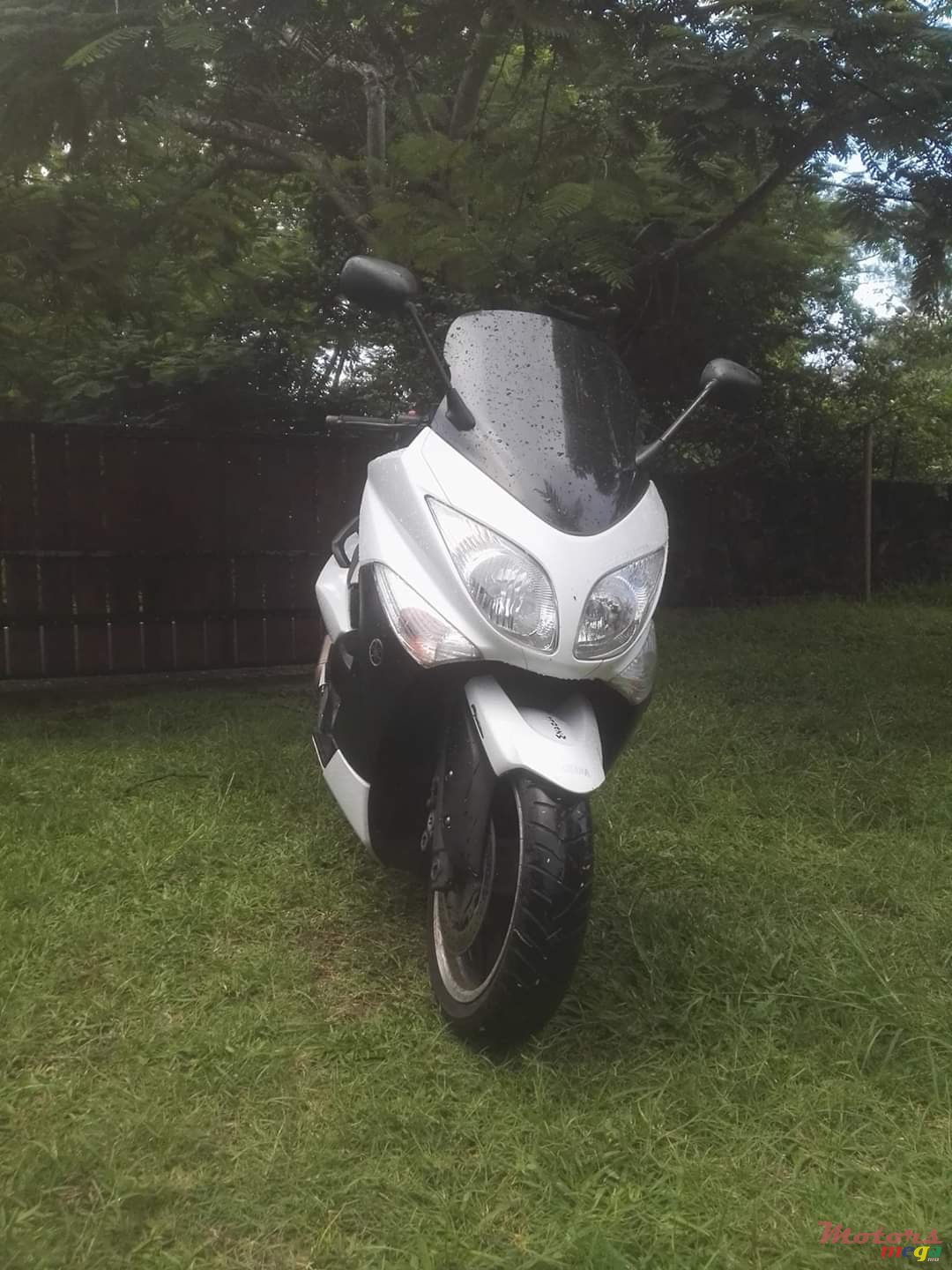 2011' Yamaha Scooter Tmax 500cc Bi-Cylindre photo #3