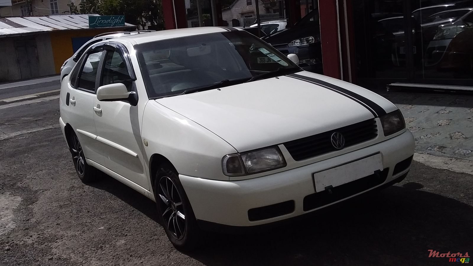 2001' Volkswagen Polo Classic photo #2