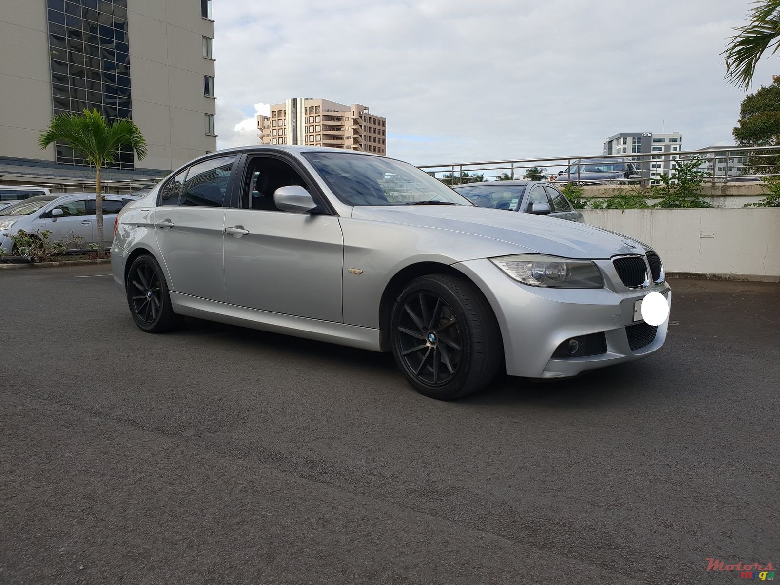 2011' BMW 3 Series photo #1