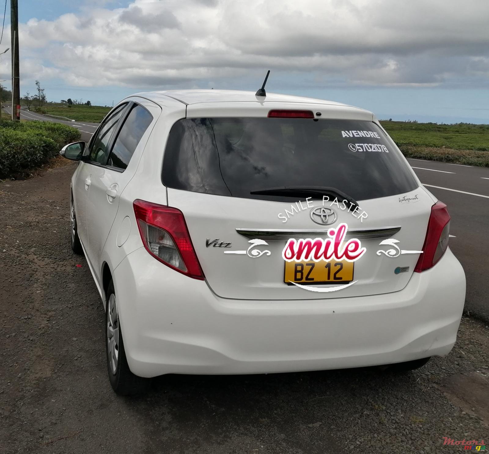 2012' Toyota Vitz photo #2