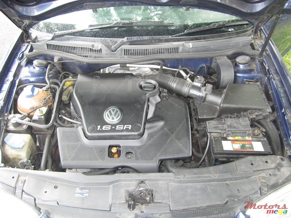 2000' Volkswagen GOLF 1.6L SR photo #2