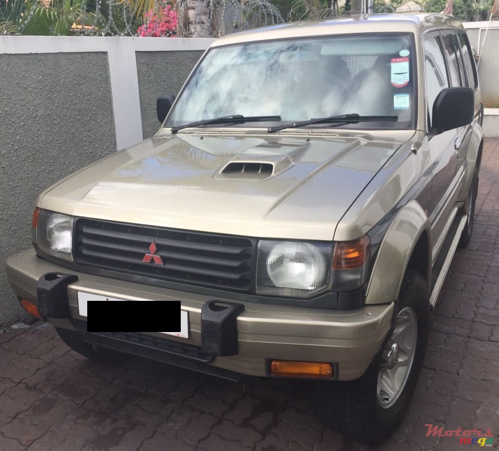 1997' Mitsubishi Pajero photo #6