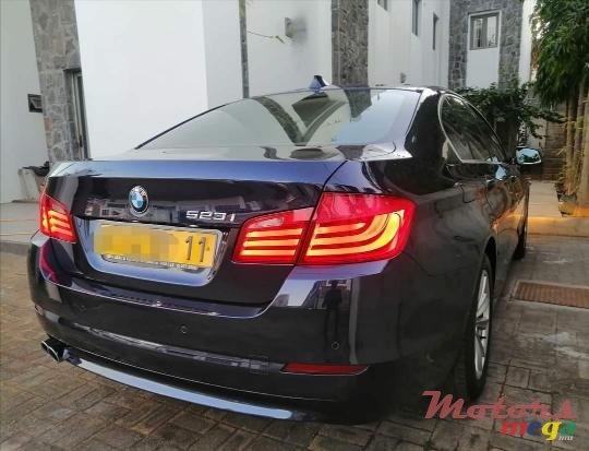 2011' BMW 523 photo #3