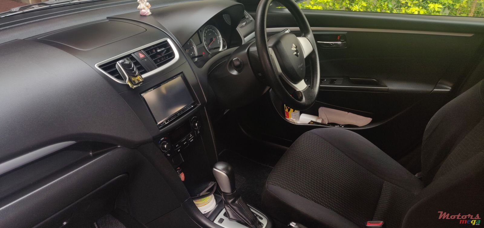 2014' Suzuki Swift photo #5