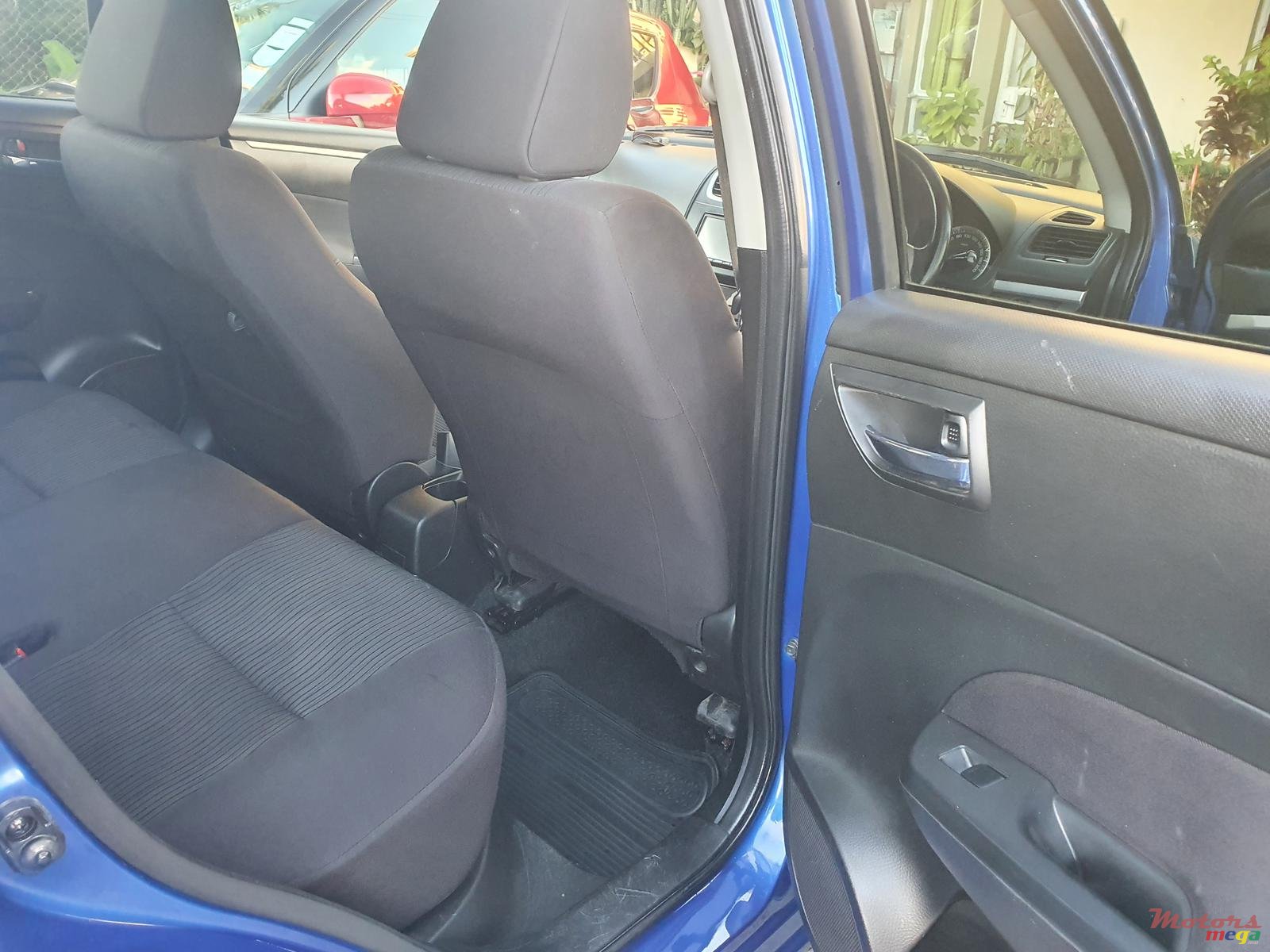 2013' Suzuki Swift photo #4